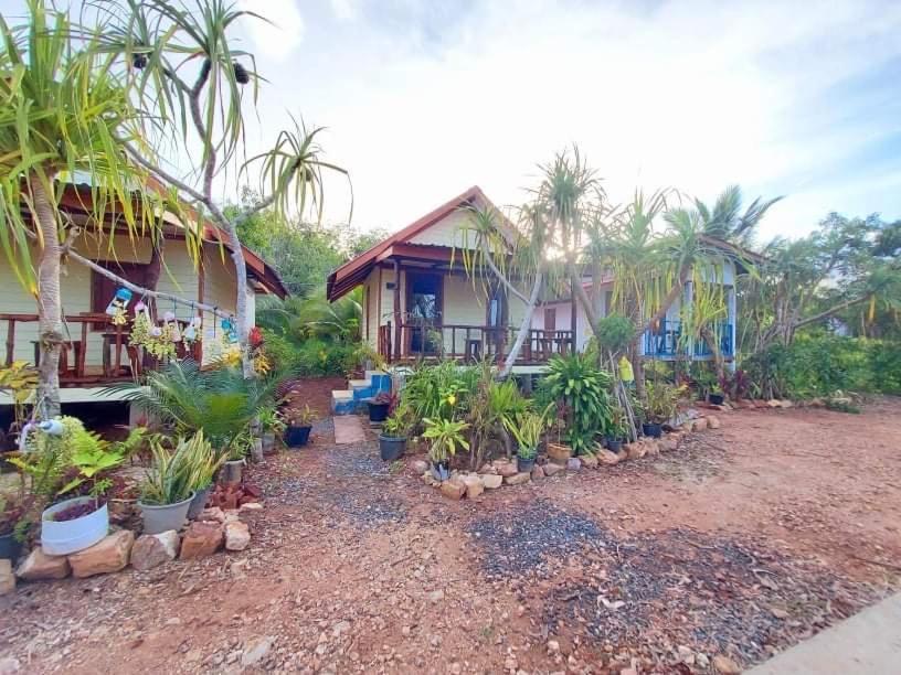 Blue Sky Bungalow Koh Jum Exterior photo