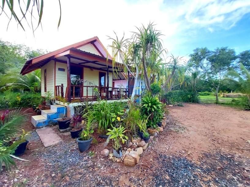 Blue Sky Bungalow Koh Jum Exterior photo